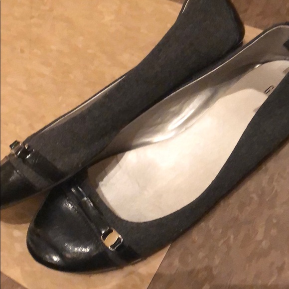 Grey and black Gap flats - Picture 2 of 3